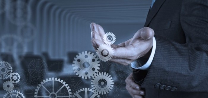 thinkstock_istock_everythingpossible_businessman_hand-700x380